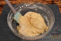 Фото приготовления рецепта: Мягкое яблочное печенье с изюмом и орехами - шаг №7