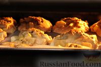 Фото приготовления рецепта: Мягкое яблочное печенье с изюмом и орехами - шаг №13