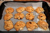Фото приготовления рецепта: Мягкое яблочное печенье с изюмом и орехами - шаг №14