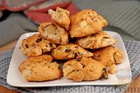 Фото приготовления рецепта: Мягкое яблочное печенье с изюмом и орехами - шаг №15