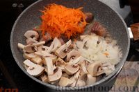 Фото приготовления рецепта: Рагу с мясом, овощами и грибами - шаг №7