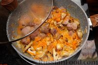 Фото приготовления рецепта: Рагу с мясом, овощами и грибами - шаг №8