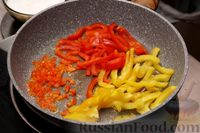 Фото приготовления рецепта: Салат с брокколи, помидорами, болгарским перцем и орехами - шаг №9
