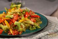 Фото приготовления рецепта: Салат с брокколи, помидорами, болгарским перцем и орехами - шаг №18