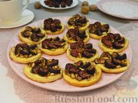 Фото приготовления рецепта: Слойки с инжиром и орехами - шаг №13