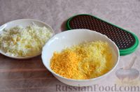 Фото приготовления рецепта: Закуска из свёклы с яйцом и сыром - шаг №3