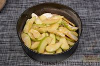 Фото приготовления рецепта: Овсяно-рисовый пирог с яблоками, орехами и изюмом, на кефире - шаг №14