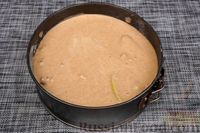 Фото приготовления рецепта: Овсяно-рисовый пирог с яблоками, орехами и изюмом, на кефире - шаг №16