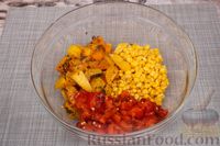 Фото приготовления рецепта: Салат с запечённым болгарским перцем, тыквой и кукурузой - шаг №9
