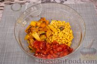 Фото приготовления рецепта: Салат с запечённым болгарским перцем, тыквой и кукурузой - шаг №11