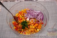 Фото приготовления рецепта: Салат с запечённым болгарским перцем, тыквой и кукурузой - шаг №12