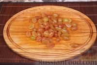 Фото приготовления рецепта: Салат с виноградом, фетой и орехами - шаг №5