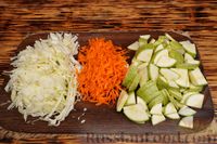 Фото приготовления рецепта: Рагу с картошкой, капустой, кабачками и тушёнкой - шаг №5
