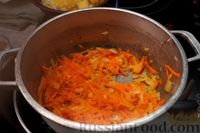 Фото приготовления рецепта: Рагу с картошкой, капустой, кабачками и тушёнкой - шаг №7