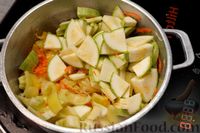 Фото приготовления рецепта: Рагу с картошкой, капустой, кабачками и тушёнкой - шаг №9