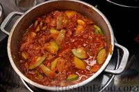 Фото приготовления рецепта: Рагу с картошкой, капустой, кабачками и тушёнкой - шаг №12