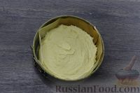Фото приготовления рецепта: Пирог на кефире, со сливами и безе - шаг №11