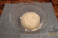 Фото приготовления рецепта: Дрожжевой пирог с кабачками, сыром и ветчиной - шаг №6