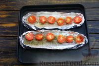 Фото приготовления рецепта: Рыба в сливках, запечённая с помидорами черри (в фольге) - шаг №9