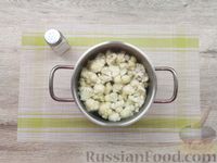 Фото приготовления рецепта: Цветная капуста, запечённая с тыквенным соусом - шаг №3