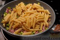 Фото приготовления рецепта: Макароны, запечённые с кабачками, ветчиной и сыром - шаг №9