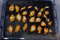 Фото приготовления рецепта: Чипсы из моркови с сыром (в духовке) - шаг №6
