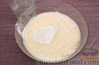 Фото приготовления рецепта: Бисквитный рулет с кокосово-молочным кремом - шаг №4