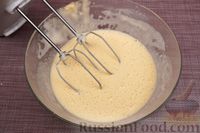 Фото приготовления рецепта: Бисквитный рулет с кокосово-молочным кремом - шаг №5