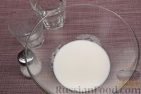 Фото приготовления рецепта: Бисквитный рулет с кокосово-молочным кремом - шаг №13