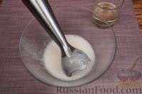 Фото приготовления рецепта: Бисквитный рулет с кокосово-молочным кремом - шаг №14