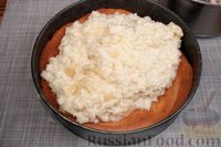 Фото приготовления рецепта: Рисовый пирог с ананасами и карамельно-джемовой глазурью - шаг №16