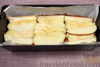 Фото приготовления рецепта: Шоколадный кекс на йогурте, с яблоками, орехами и тахини - шаг №8