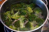 Фото приготовления рецепта: Креветки с брокколи в медово-соевом соусе - шаг №7