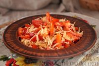 Фото приготовления рецепта: Салат с жареным сельдереем, помидорами, перцем и сыром - шаг №11