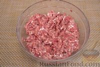 Фото приготовления рецепта: Чебуреки со свиным фаршем (в духовке) - шаг №4