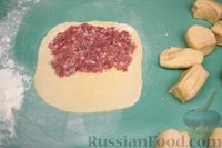 Фото приготовления рецепта: Чебуреки со свиным фаршем (в духовке) - шаг №10