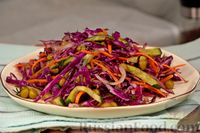Фото к рецепту: Салат из краснокочанной капусты с огурцом, морковью и горошком