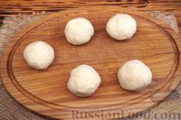 Фото приготовления рецепта: Творожные булочки на рисовой муке, с сырно-чесночной начинкой - шаг №10