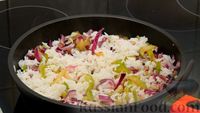 Фото приготовления рецепта: Жареный сельдерей с рисом, курицей и душистым перцем - шаг №10