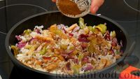Фото приготовления рецепта: Жареный сельдерей с рисом, курицей и душистым перцем - шаг №12