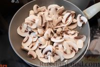 Фото приготовления рецепта: Гречневый киш с творогом, грибами и орехами - шаг №8