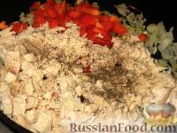 Фото приготовления рецепта: Картофельные лодочки, фаршированные курицей и овощами - шаг №2