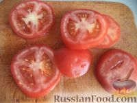 Фото приготовления рецепта: Сырный омлет с помидорами - шаг №2