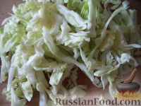 Фото приготовления рецепта: Сырный салат с овощами - шаг №2