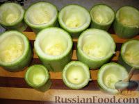 Фото приготовления рецепта: Кабачки, фаршированные зеленью - шаг №2