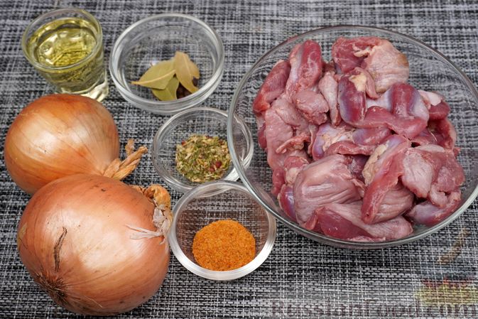 Как приготовить куриные желудки на сковороде с луком: рецепты и советы