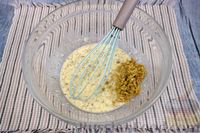Фото приготовления рецепта: Сосиски в дрожжевом тесте с оливками - шаг №4