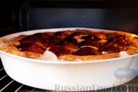 Фото приготовления рецепта: Творожный пирог со сливами - шаг №12