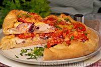 Фото к рецепту: Галета с курицей, помидорами, сыром и луком