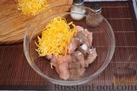 Фото приготовления рецепта: Галета с курицей, помидорами, сыром и луком - шаг №9